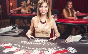 Live dealer casino game