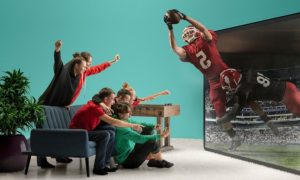 American Football Player Pops Out of 3D TV While Viewers Watch at Home