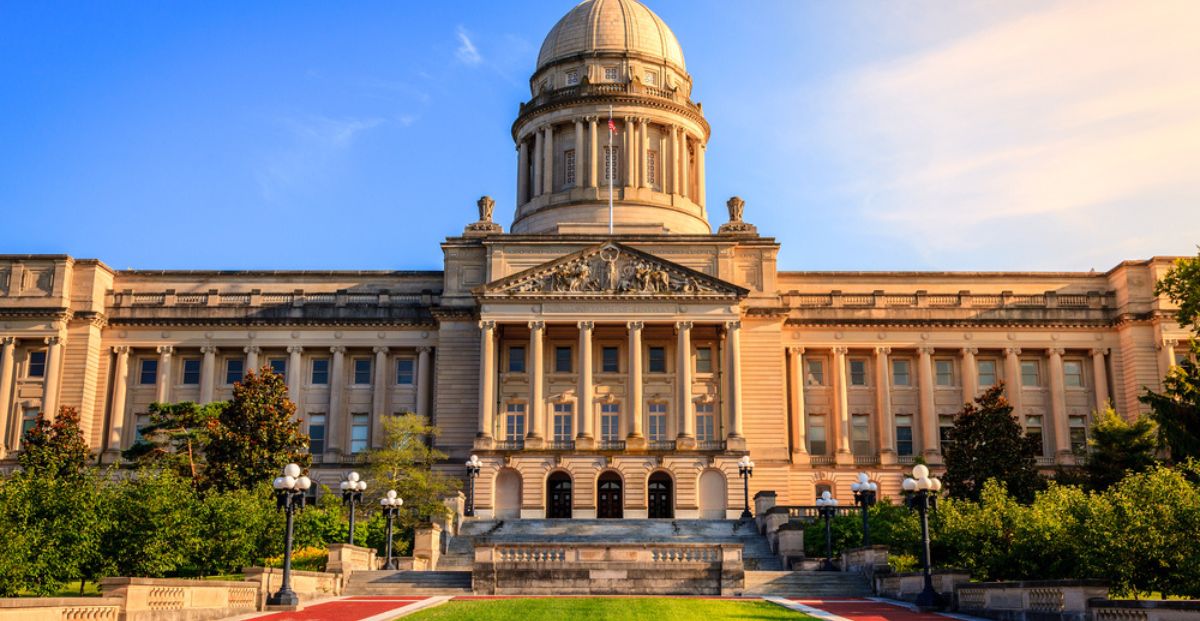 Kentucky Raises Legal Betting Age to 21; Overrides Beshear Veto