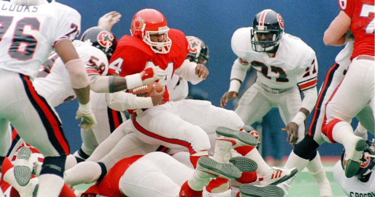 Sportsbooks taking bets on the new version of the USFL, as the league looks for a revival from its heyday of the mid-1980s (AP Photo/Bill Kostroun)