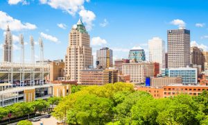 Cleveland, Ohio, USA downtown city skyline