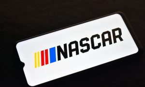 DraftKings and NASCAR have announced a new agreement, granting the sportsbook operator access to operate sports betting in North Carolina. (Shutterstock/ssi77)