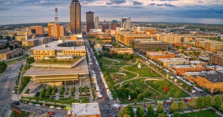 Iowa collected $272.4 million in sports betting handle in March, which was a significant increase from February’s tally of $220.6 million. (Shutterstock/Jacob Boomsma)