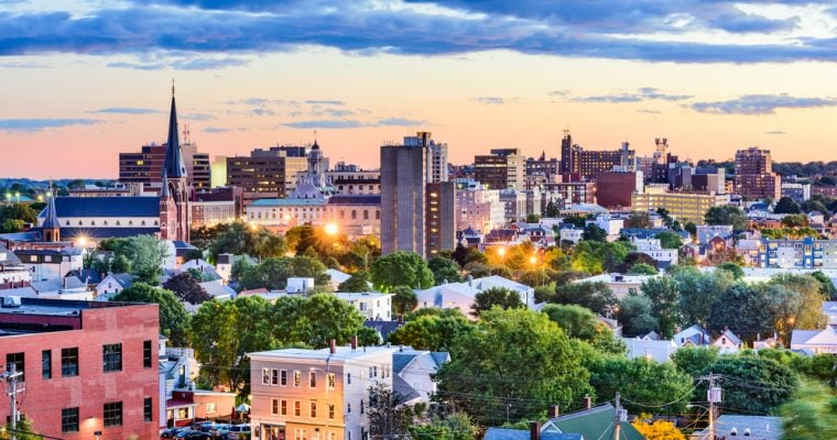 With the introduction of online sports betting in late 2023, Maine is preparing to broaden its gambling offerings to include iGaming. (Shutterstock/Sean Pavone)