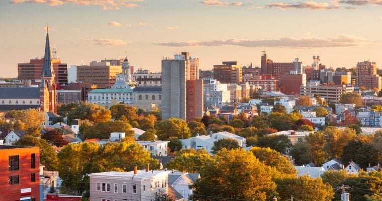 Maine concluded the year on an impressive note, achieving a substantial sports betting handle of $44.5 million in December. (Shutterstock/Sean Pavone)