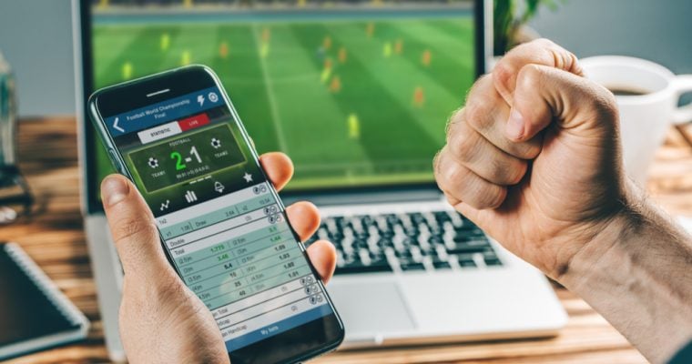 The 2023 football, basketball, and hockey seasons have attracted a large number of new players who are primarily wagering with mobile apps. (Shutterstock/Wpadington)