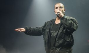 drake performing a concert in detroit