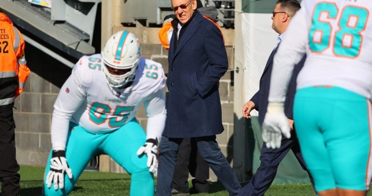 Miami Dolphins owner Stephen Ross accused of offering Brian Flores $100K to lose games