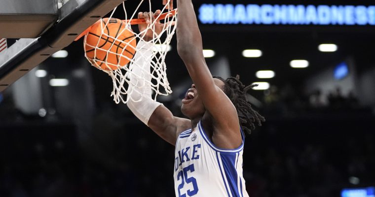 Duke basketball Mark Mitchell dunks against Vermont in the NCAA first round men's basketball tournament game