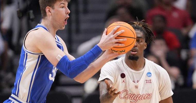 Duke Blue Devils basketball player Kyle Filipowski plays against the Houston Cougars during 2024 March Madness Sweet 16 game