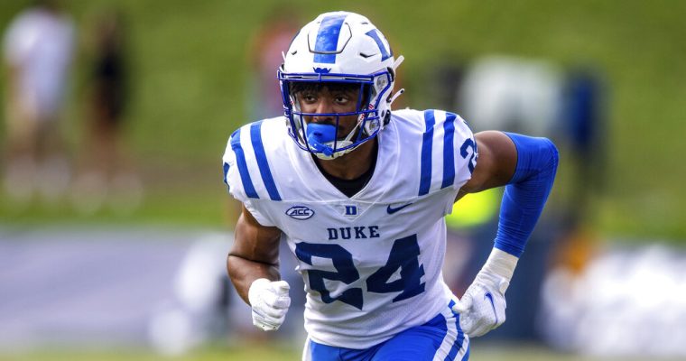 Duke football safety Cole Carteaux runs on the field in October 2021