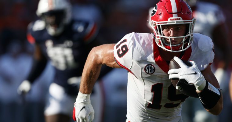 Georgia Bulldogs tight end Brock Bowers pays against Auburn