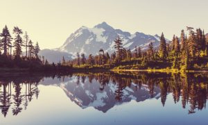 Scenic,Picture,Lake,With,Mount,Shuksan,Reflection,In,Washington,,Usa