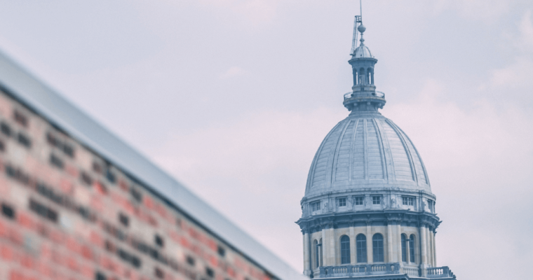 A side angle view of the Illinois state capitol building